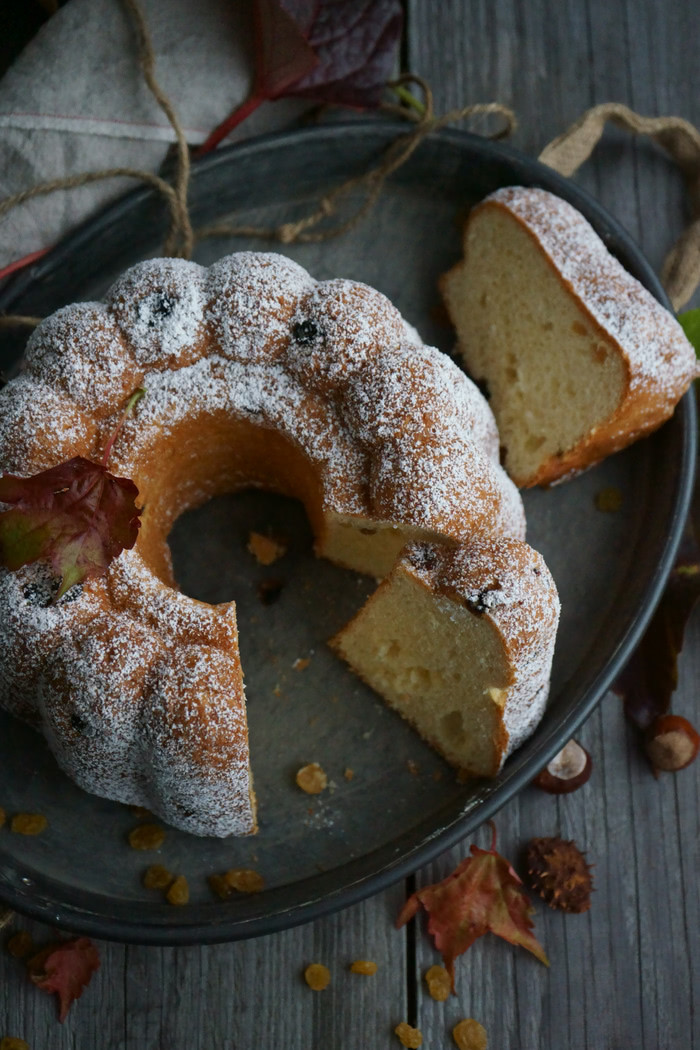 Hefegugelhupf mit gelben Rosinen - Lissi's Passion Hefegugelhupf mit gelben Rosinen - Lissi's Passion