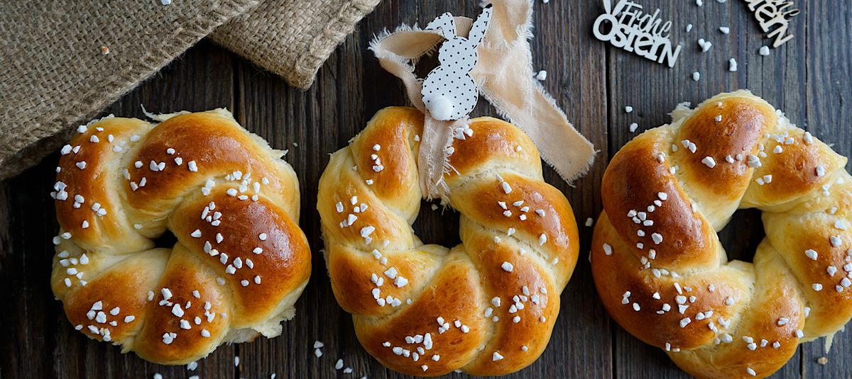 Kleine Oster-Hefekränze