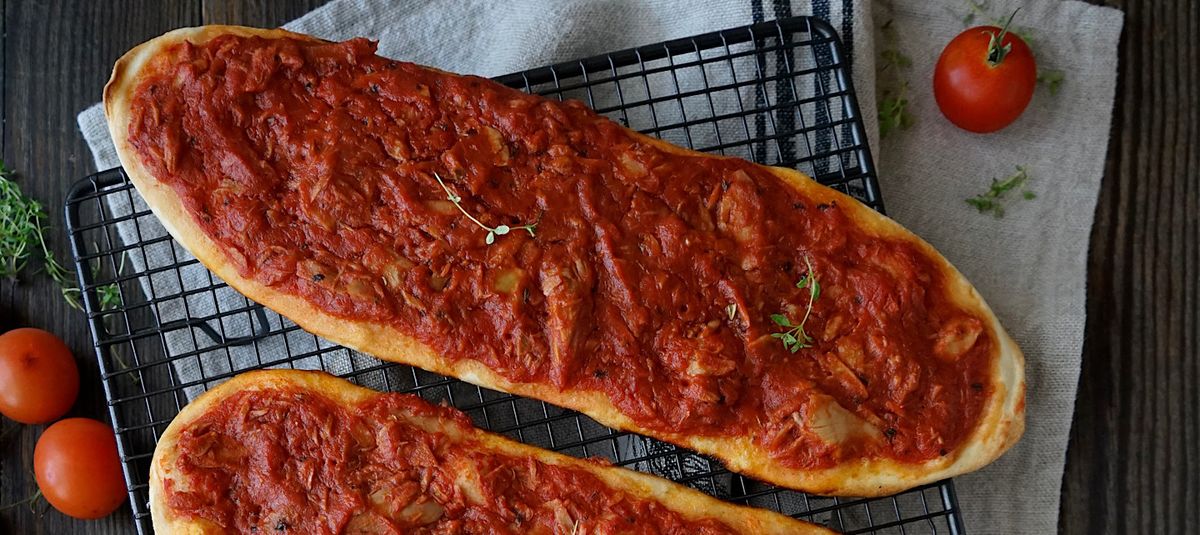Lingue di Pizza mit Tomatensauce & Thunfisch