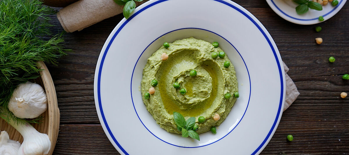 Erbsen-Hummus mit Basilikum