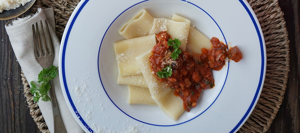 Cremige Auberginen-Tomaten-Pasta mit Parmesan