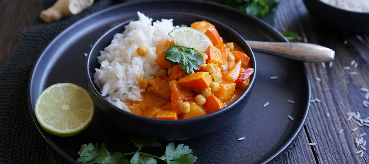 Kürbis-Curry mit Kokosmilch und Kichererbsen